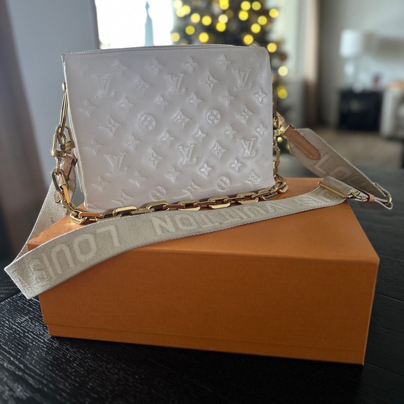 Louis Vuitton White Quilted Women's Bag - Picture 4 of 12